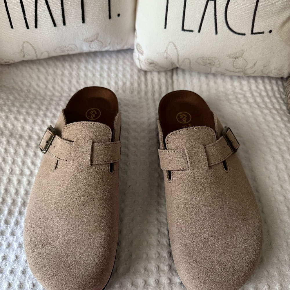 White Mountain Tan Suede Mules